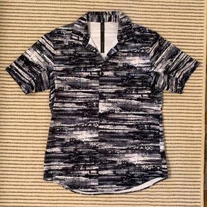Lululemon b/w men’s bottom shirt